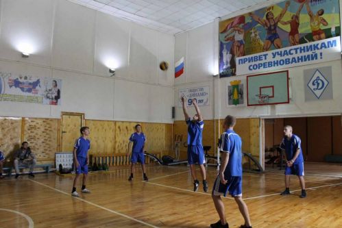 Полицейские Лесосибирска сыграли в волейбол с воспитанниками подшефного детского дома